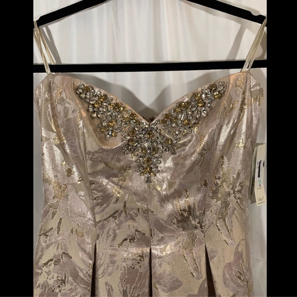 NWT Eliza J Bejeweled Neckline Strapless‎ Ballgown Champagne/Silver [SZ 8 ] - Picture 4 of 8